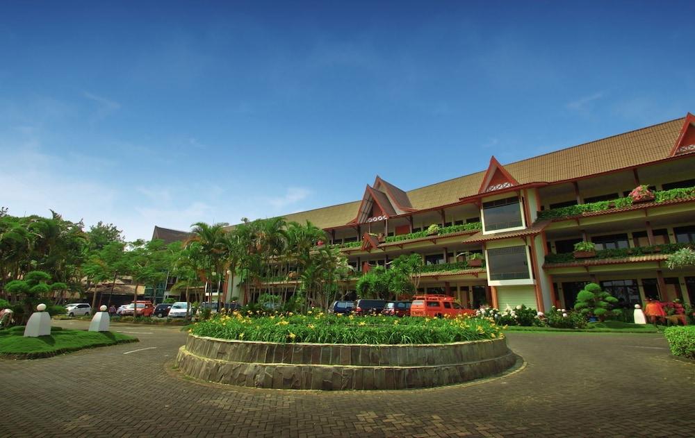 Kusuma Agrowisata Resort & Convention Malang Esterno foto